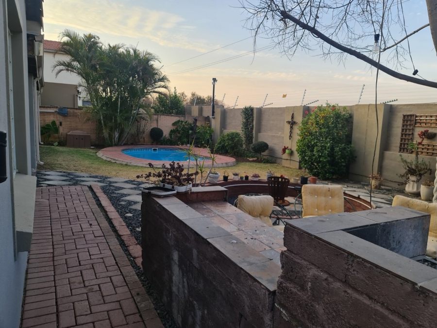 4 Bedroom Property for Sale in Rustenburg Central North West